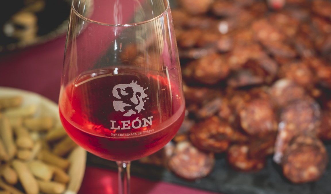 El enoturismo y los vinos de nuestra Denominación de Origen capitalizan  la promoción de León en Fitur 2020