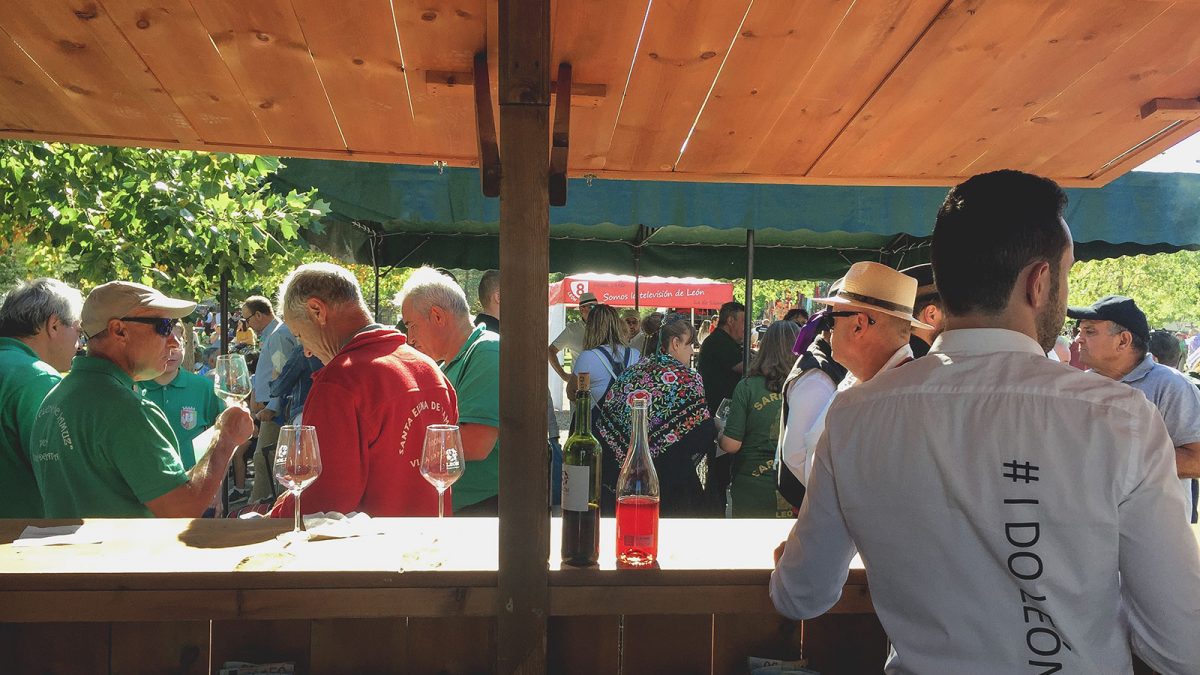 La DO León participa en la primera Feria del Vino en el Camino Francés